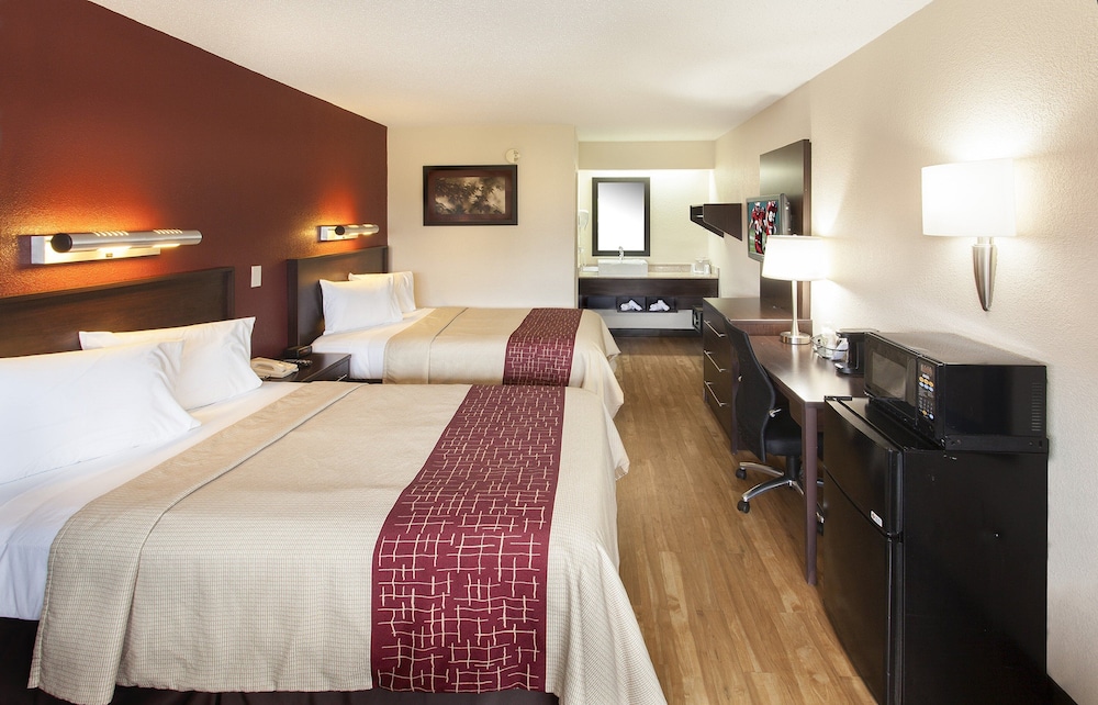 Red Roof Inn PLUS Philadelphia Airport - photo 17