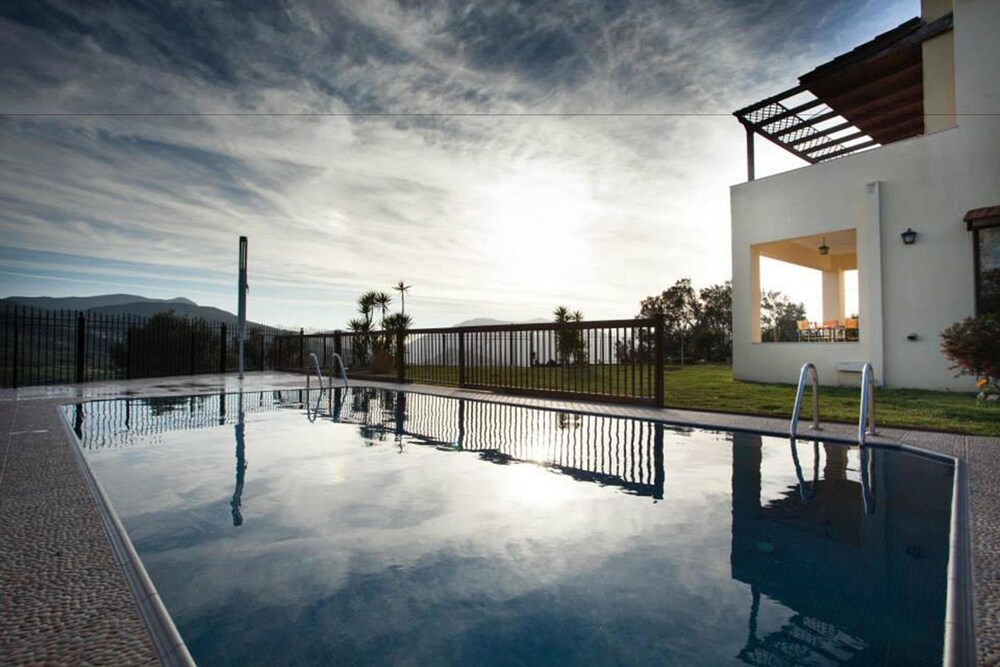 Louloudis Villa — 4-Star Luxury Hotel in Agios Vasileios, Greece