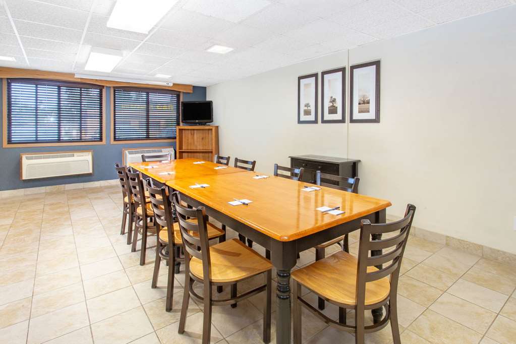 AmericInn by Wyndham Calumet - photo 22