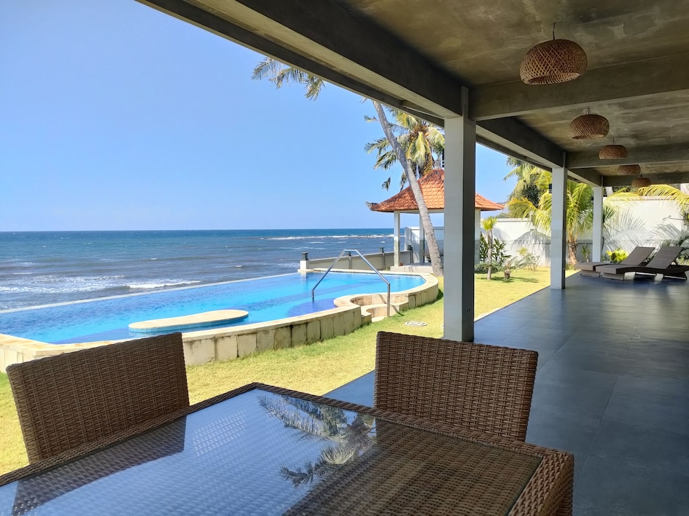 Coco Blu Villa — 4-Star Luxury Hotel in Singaraja, Indonesia