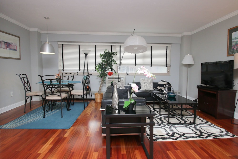 Renaissance Properties 21 and Chestnut in Philadelphia, United States