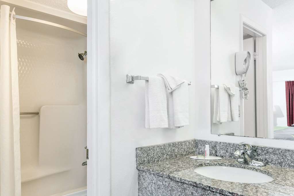 Super 8 by Wyndham Riviera Beach West Palm Beach - photo 8