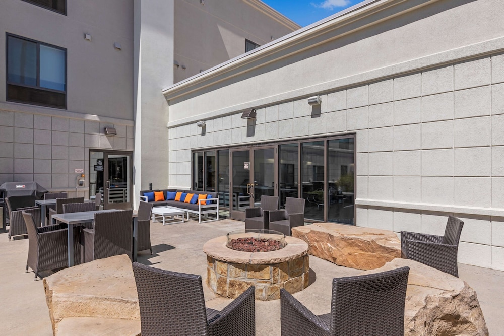 Hampton Inn & Suites Greeley - photo 51