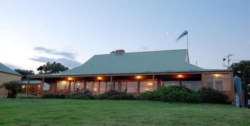 Waratah Lodge — 4-Star Luxury Hotel in Waratah, Australia