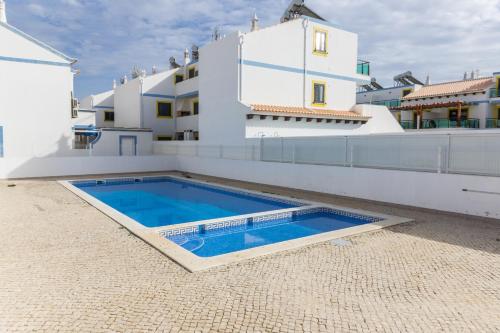 4 bedroom villa wi fi and shared pool by ALGARVEMANTA — 4-Star Luxury Hotel in Manta Rota, Portugal