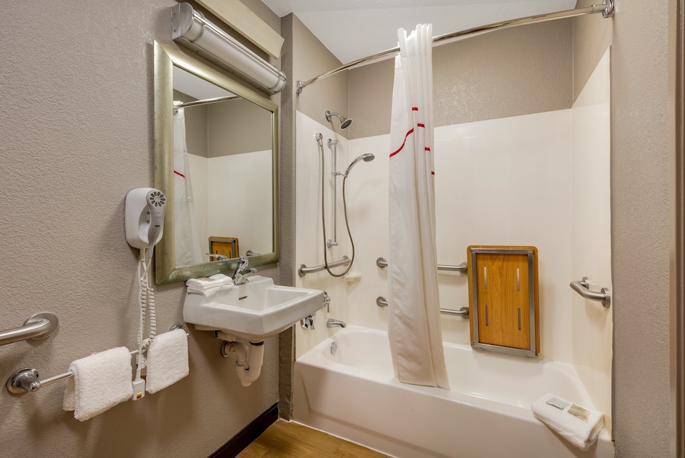 Red Roof Inn Asheville Biltmore West - photo 25