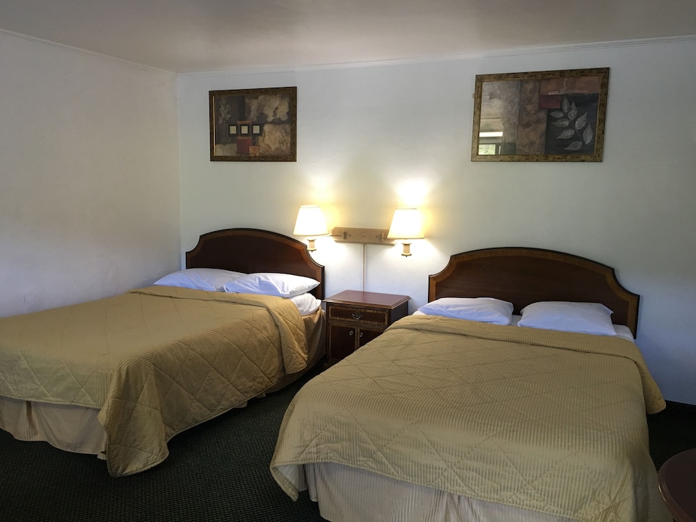 Relax Inn Altoona - photo 10