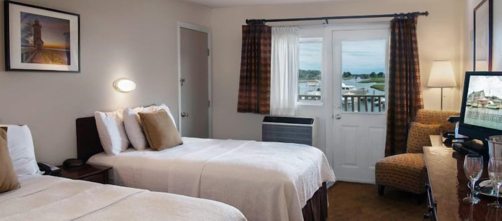 The Hotel at Cape Ann Marina - photo 6