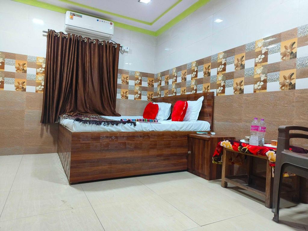 Hotel O Om Sai Palace in Mumbai, India