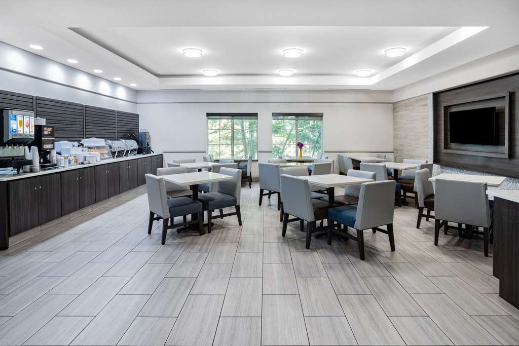 La Quinta Inn & Suites by Wyndham Norfolk - photo 34