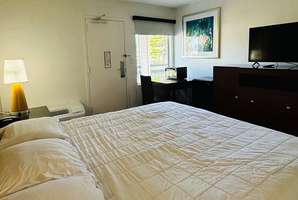 Baymont Inn and Suites by Wyndham Columbus Near OSU - photo 38