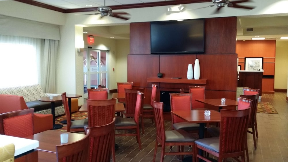 Hampton Inn & Suites Roswell - photo 5