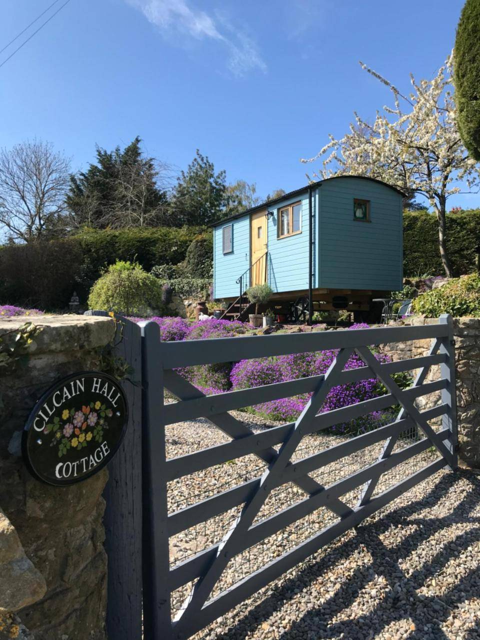 Shepherds Hut In The Hills Nr Mold — Mold