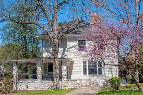 Royally Yours — Atlanta — photo 5
