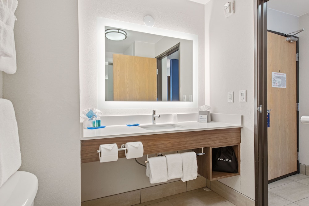 Holiday Inn Express Hotel and Suites West Valley by IHG - photo 14