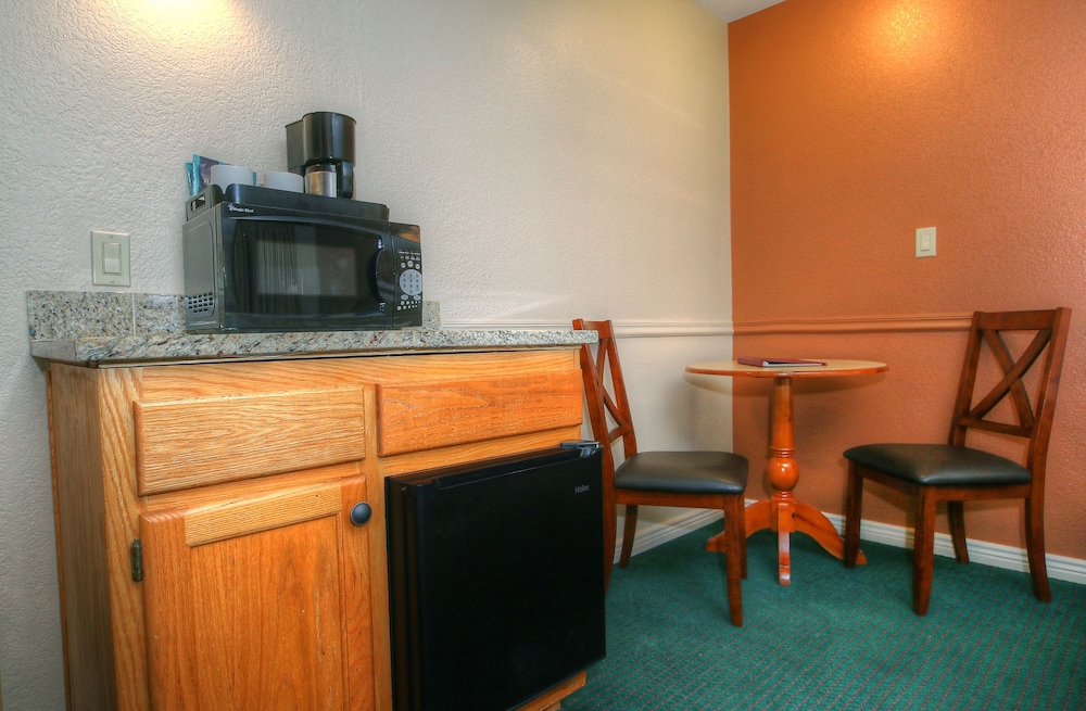 Majestic Mountain Inn - photo 33