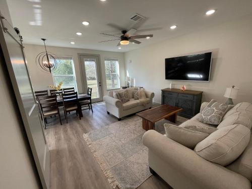 Country Oasis Entire Home — Magnolia — photo 5