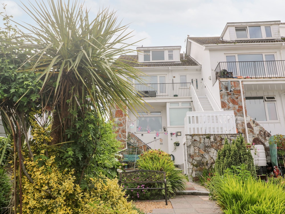 Flat 6 — 4-Star Luxury Hotel in Falmouth, United Kingdom