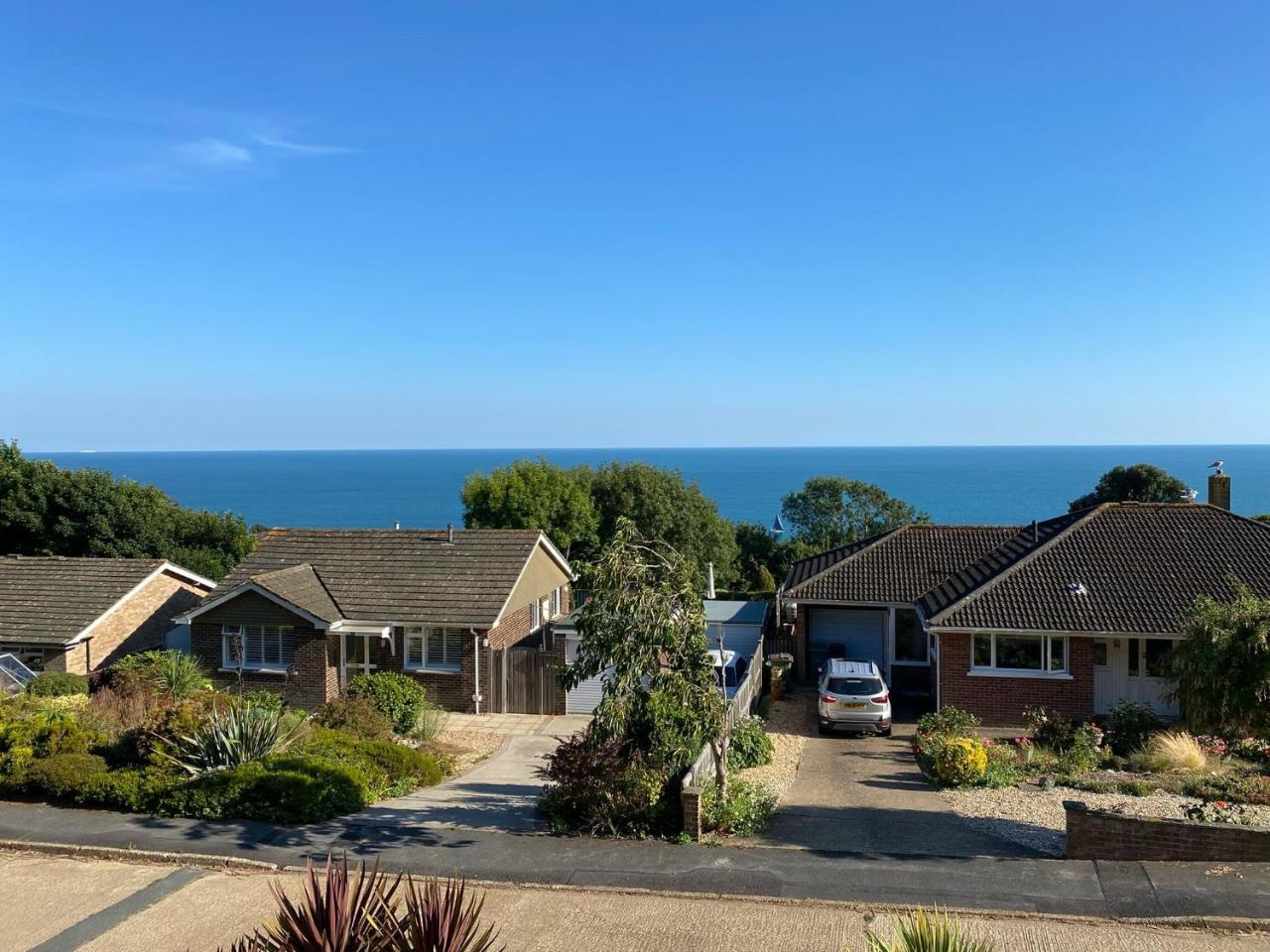 Tara Spacious Family Home Wonderful Sea Views — 4-Star Luxury Hotel in Ventnor, United Kingdom