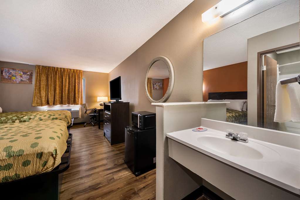 EconoLodge San Antonio Seaworld Medical Center - photo 17