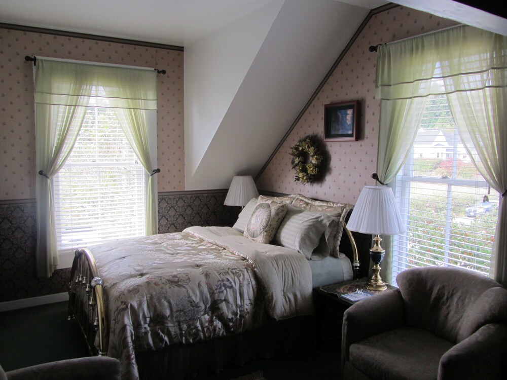 Nicholson House at Beaujolais - photo 16