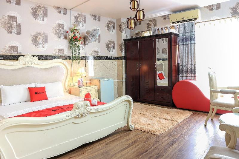 RedDoorz @ Cong Hoa Street — 4-Star Luxury Hotel in Ho Chi Minh City, Vietnam