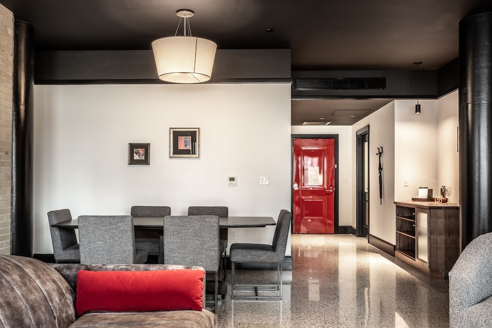 Bottleworks Hotel - photo 43