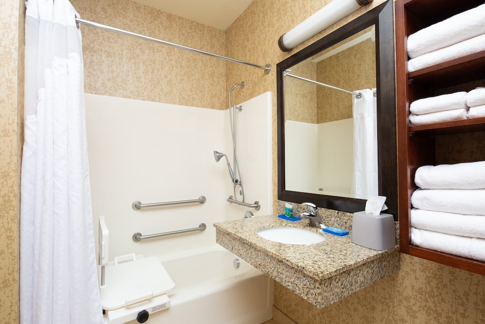 Holiday Inn Express & Suites Astoria by IHG - photo 34