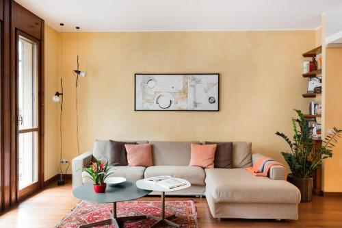 Elegant And Roomy Central Apartment — 4-Star Luxury Hotel in Milan, Italy