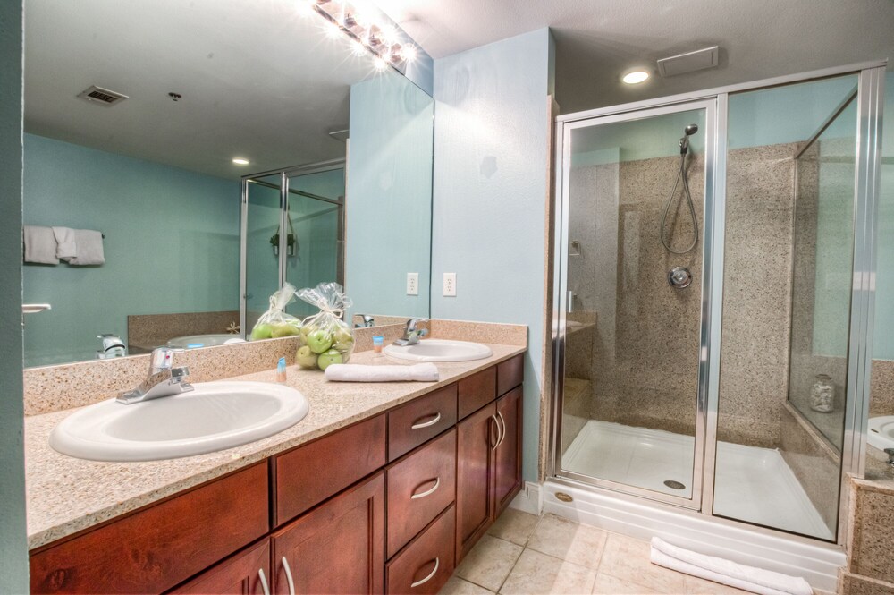 Laketown Wharf Resort by Aneliya's Rentals - photo 740