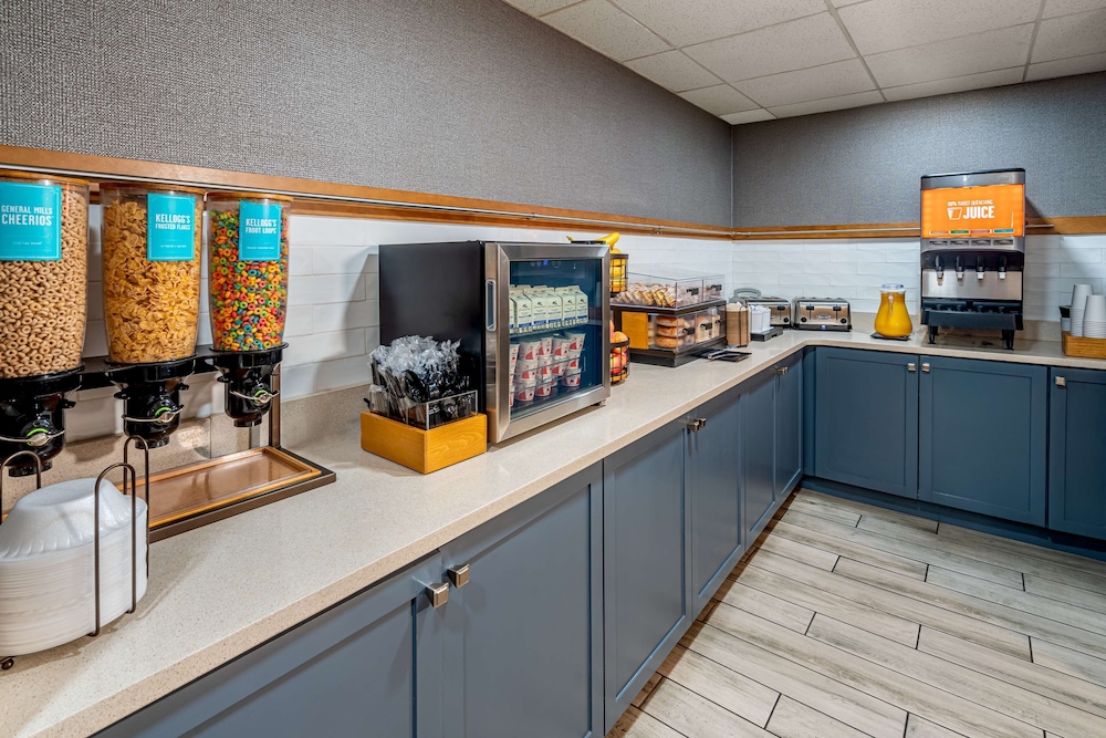 Hampton Inn & Suites Nashville Vanderbilt Elliston Place - photo 32
