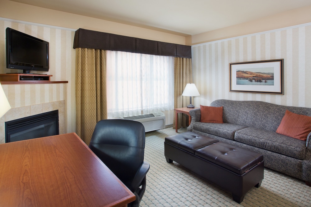 Holiday Inn Express & Suites Astoria by IHG - photo 33