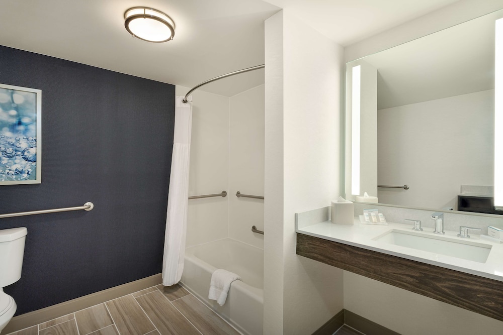 Hilton Garden Inn Melville - photo 18