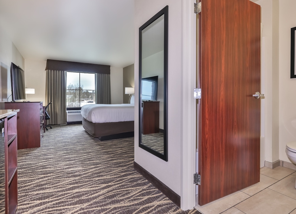 Cobblestone Hotel & Suites Rhinelander - photo 32