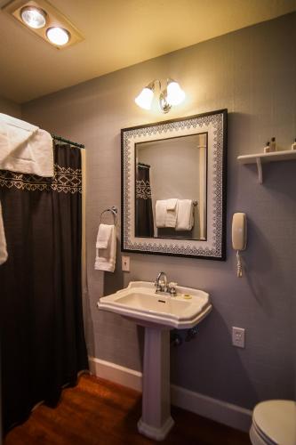 Campbell House Inn - photo 73