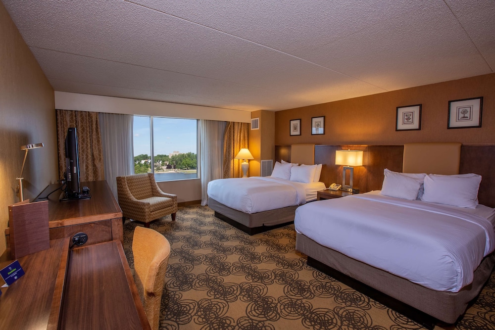 DoubleTree by Hilton Bay City Riverfront - photo 17