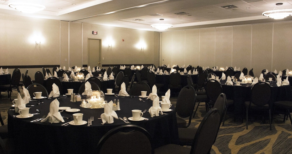 Embassy Suites by Hilton Milwaukee Brookfield - photo 72