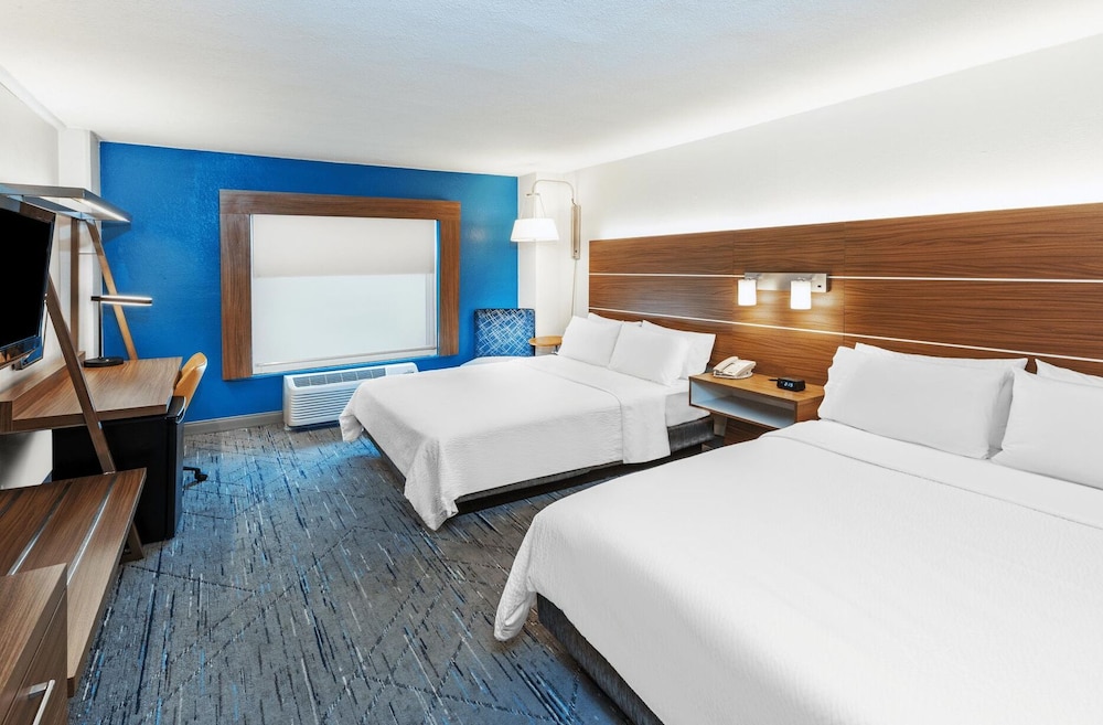 HI Express El Paso Downtown by IHG - photo 12