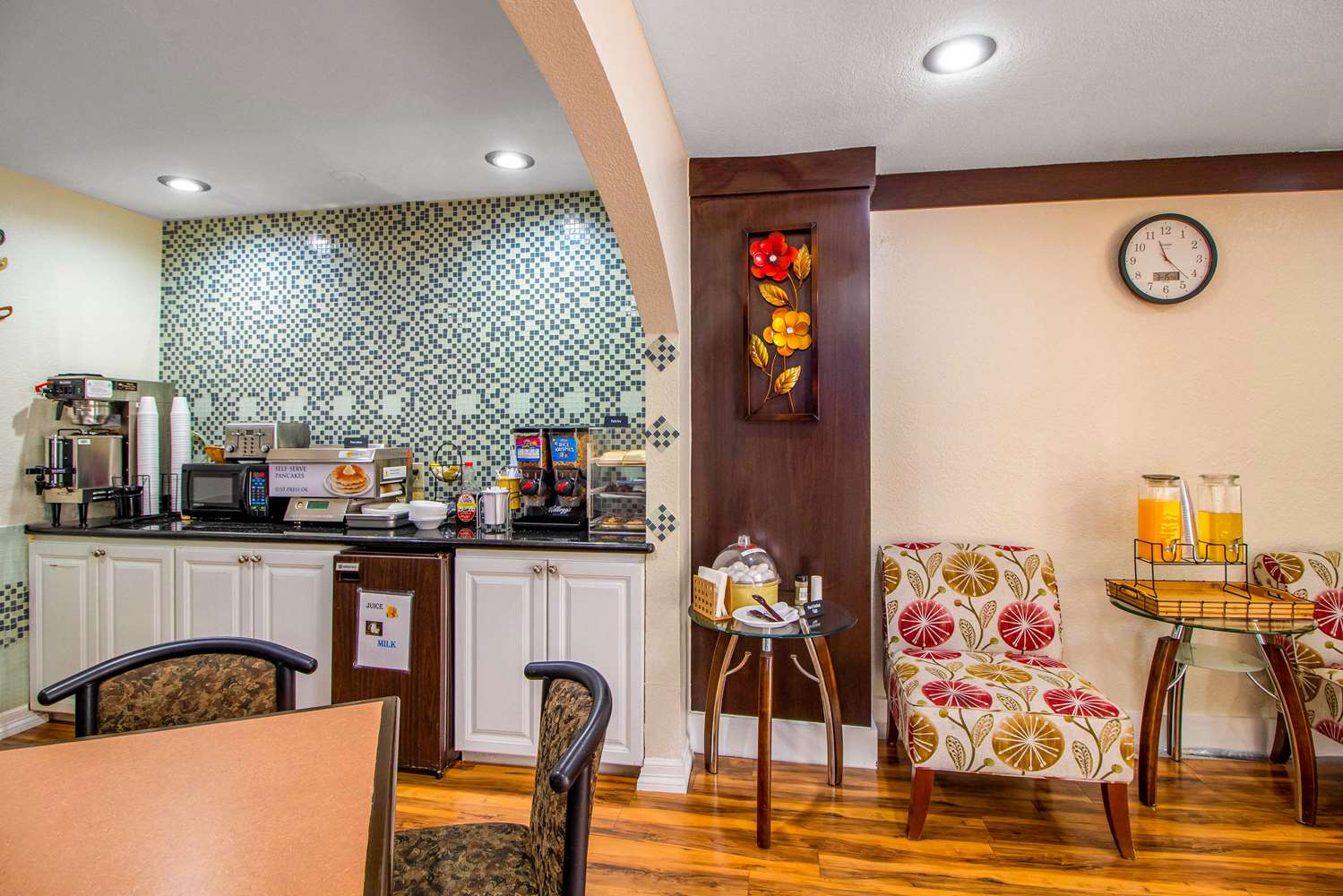 Rodeway Inn & Suites Houston near Medical Center - photo 14