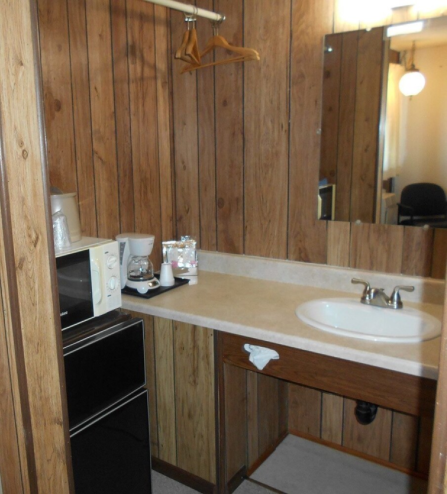 Super Saver Inn - photo 28