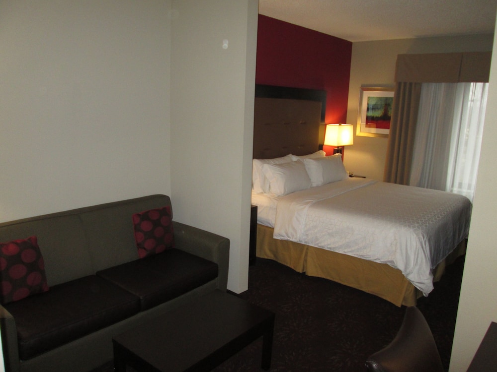 Holiday Inn Express Cloverdale by IHG - photo 24