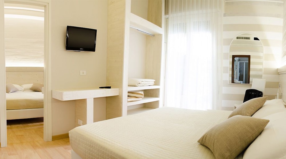 Mona Lisa Hotel — hotel in Cattolica
