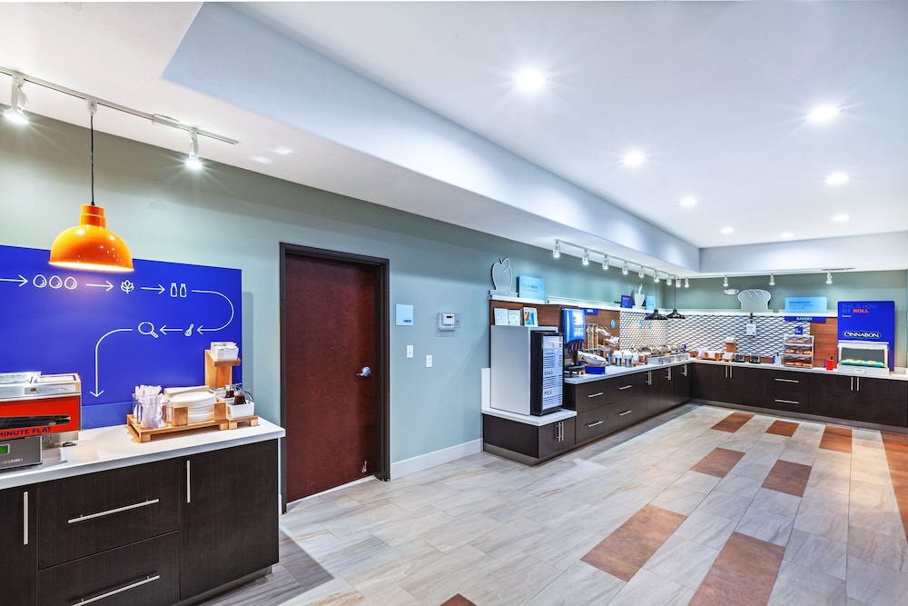 Holiday Inn Express and Suites Longview South I20 by IHG - photo 21