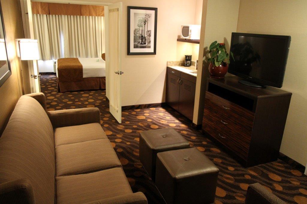 Best Western Plus Suites Hotel Coronado Island - photo 21