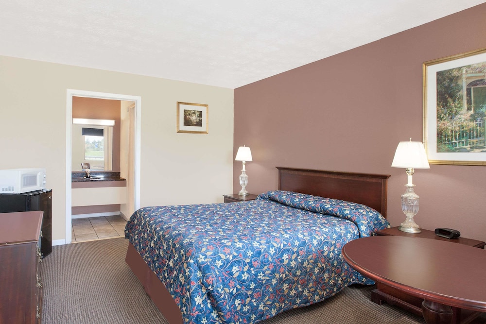 Knights Inn Grand Blanc - photo 7