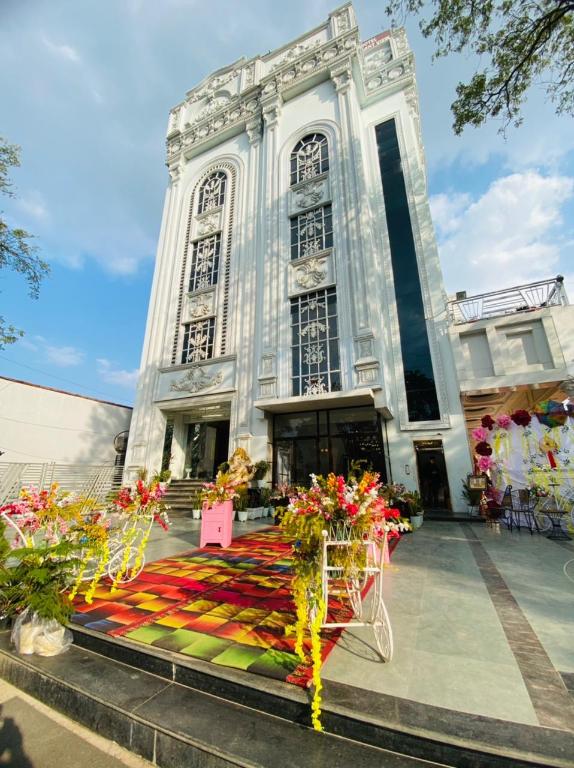 Hotel pleasant view - carbon neutral hotel in Lucknow