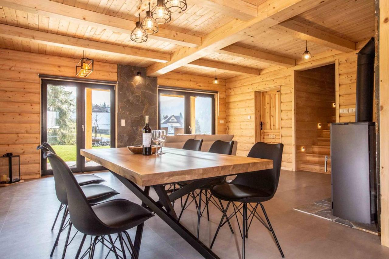 Gorczański dom z bali w górach in Poreba Wielka, Poland