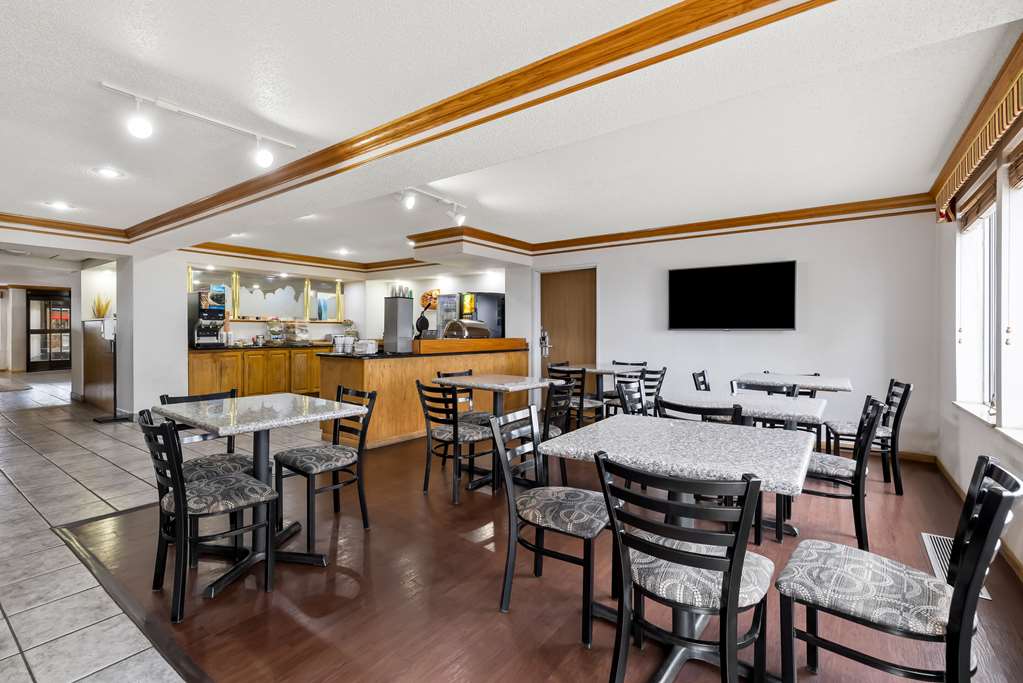 Quality Inn near Monument Health Rapid City Hospital - photo 35