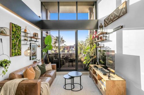Sol Docklands Unique 3 Bedroom Loft Infinity Pool Gym Free Parking and Free Trams — 4-Star Luxury Hotel in Melbourne, Australia