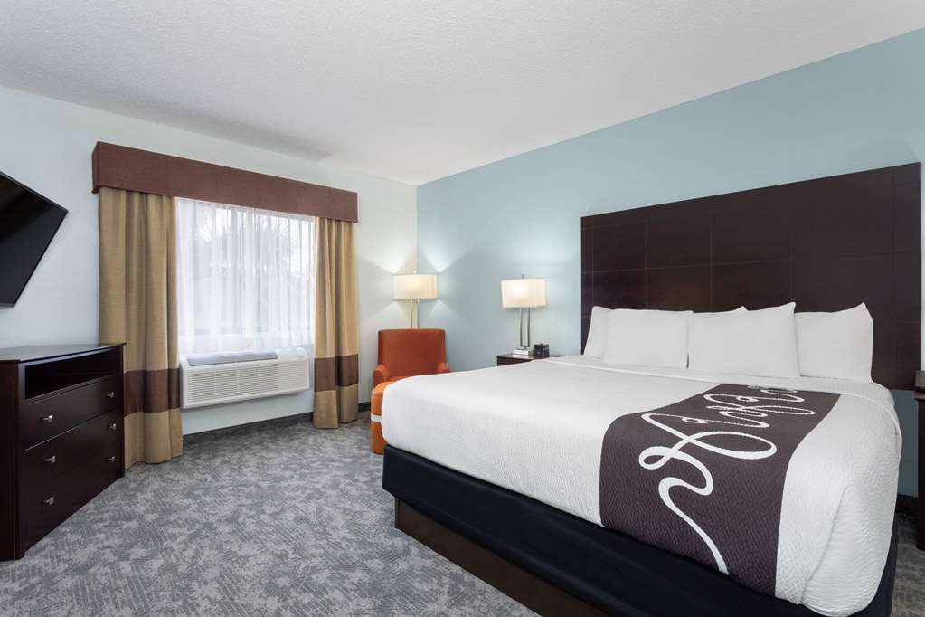 La Quinta Inn & Suites by Wyndham Bonita Springs Naples N. - photo 26